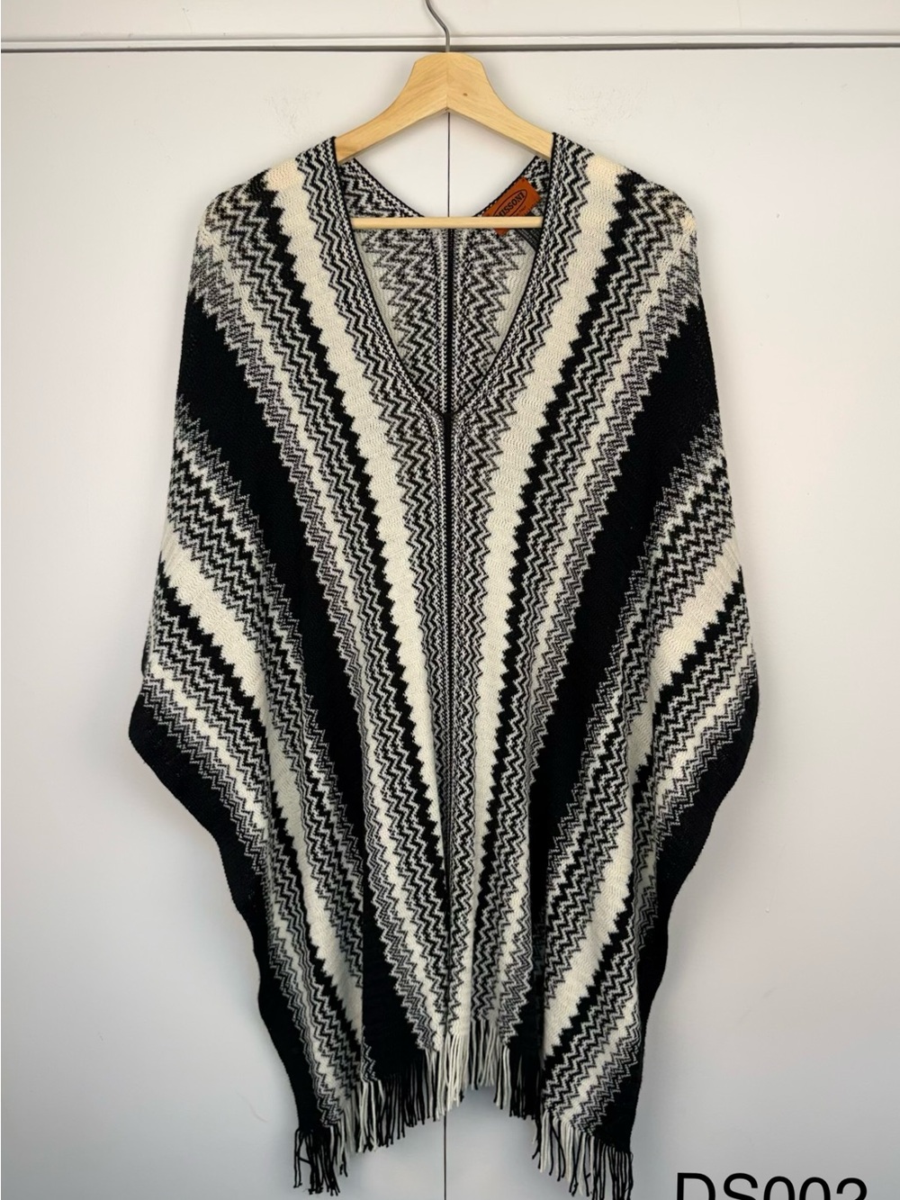 Missoni Black Ivory Zigzag Wool Blend Fringed Poncho Cape